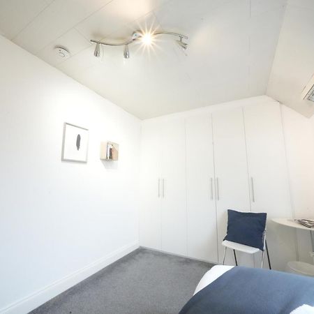 Airport Comfy Stay Harmondsworth Exterior foto