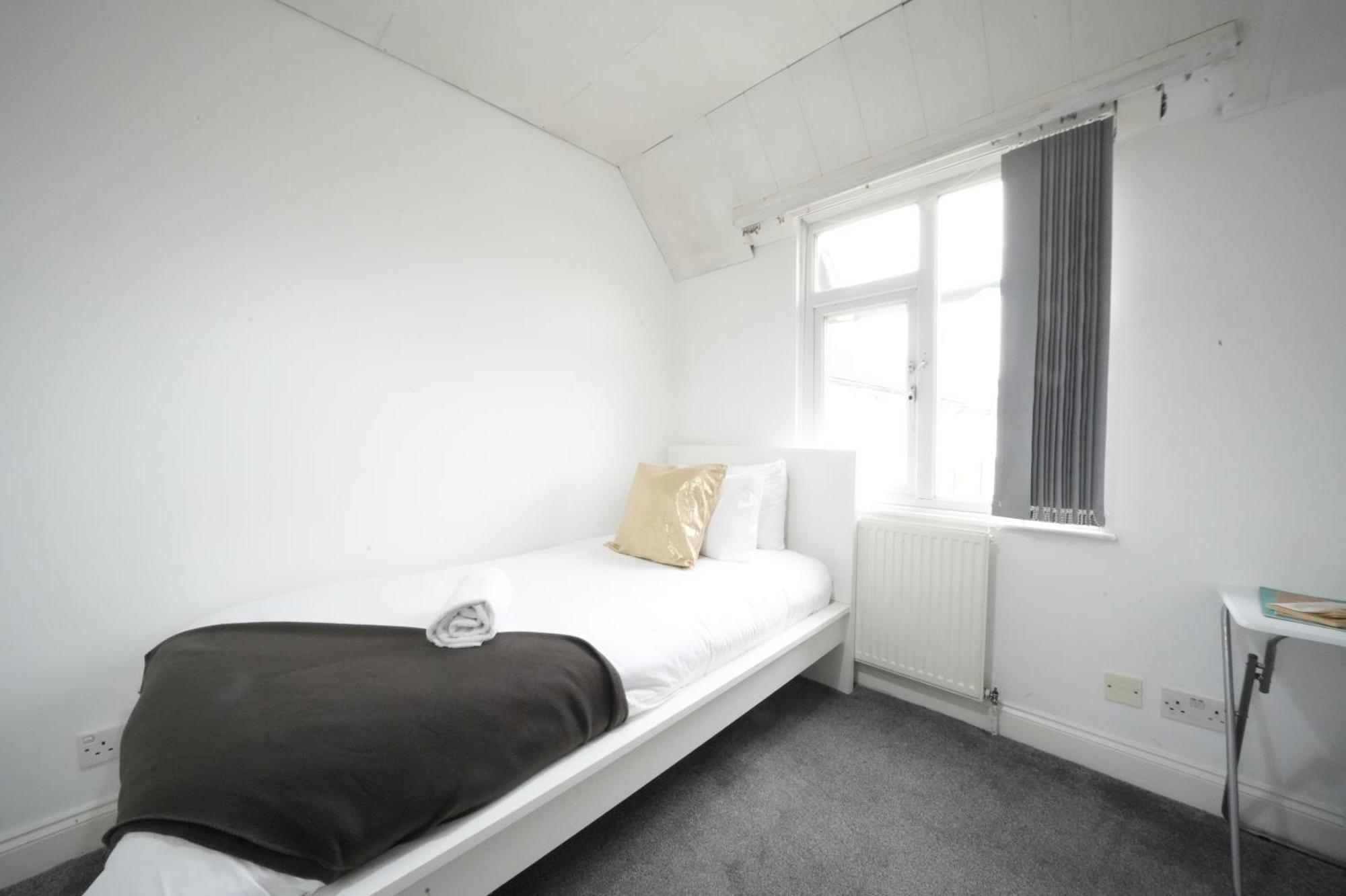 Airport Comfy Stay Harmondsworth Exterior foto