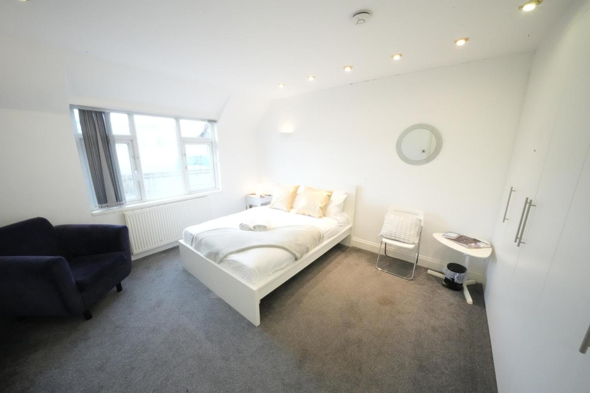 Airport Comfy Stay Harmondsworth Exterior foto